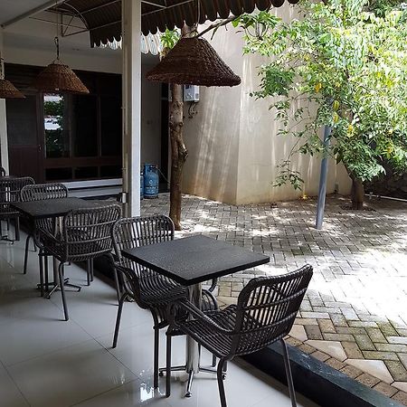 Krowi Inn Surabaya Exterior foto