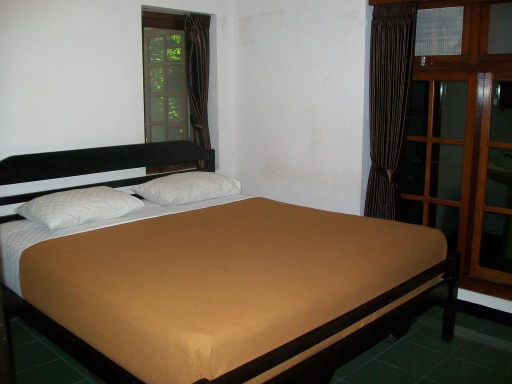 Krowi Inn Surabaya Zimmer foto