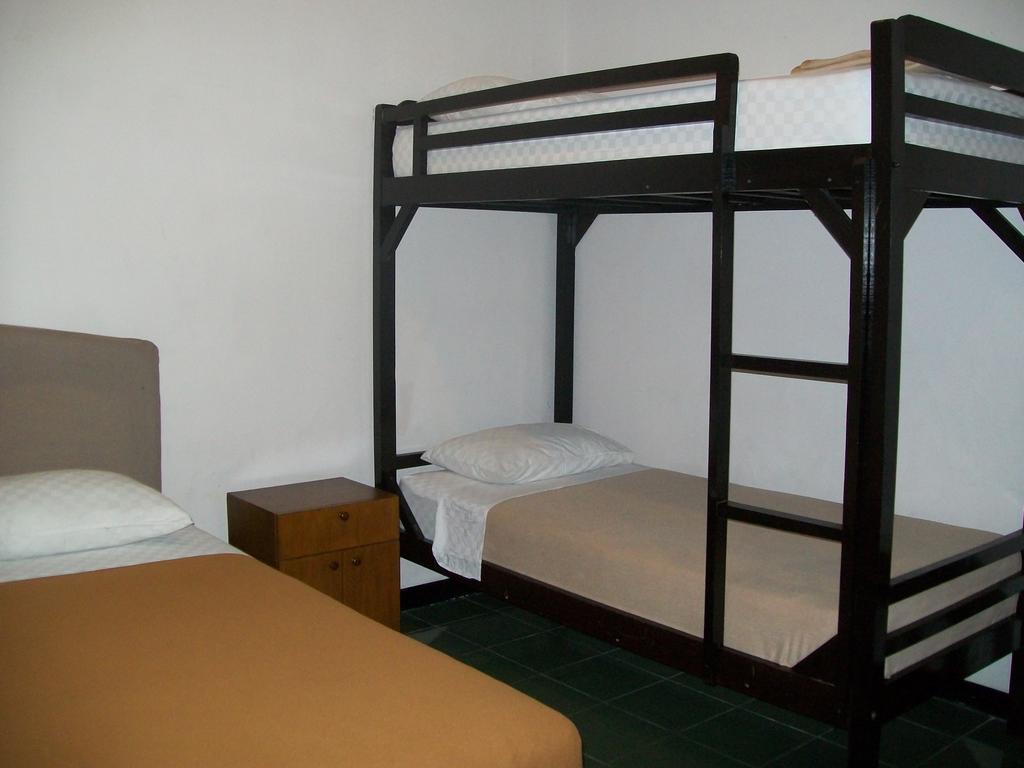 Krowi Inn Surabaya Zimmer foto