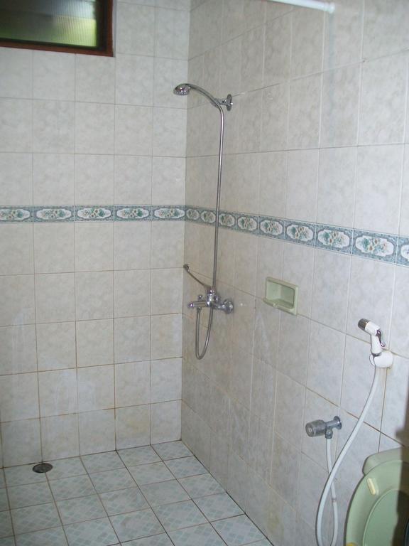Krowi Inn Surabaya Zimmer foto