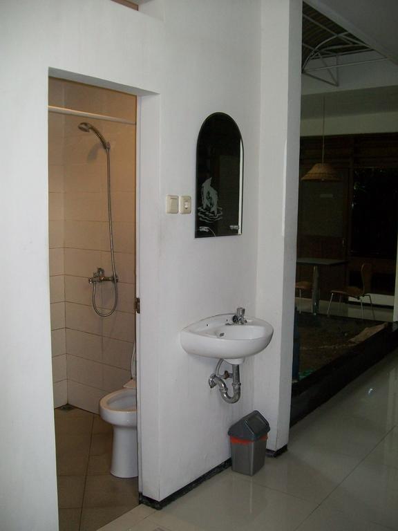 Krowi Inn Surabaya Zimmer foto