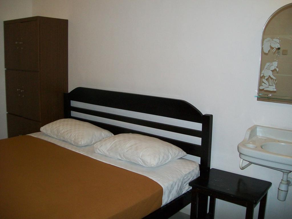 Krowi Inn Surabaya Zimmer foto