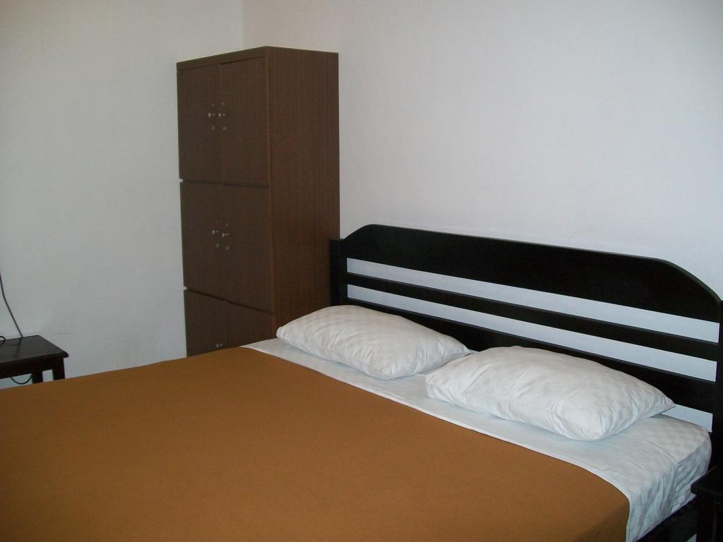 Krowi Inn Surabaya Zimmer foto