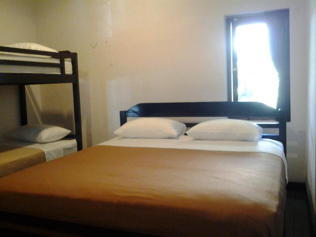 Krowi Inn Surabaya Zimmer foto