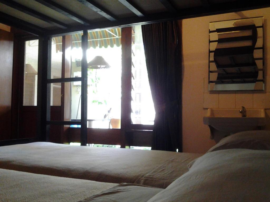 Krowi Inn Surabaya Exterior foto