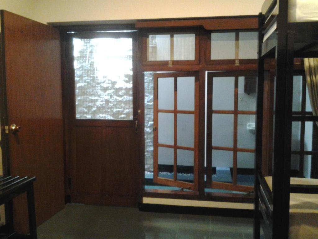 Krowi Inn Surabaya Zimmer foto