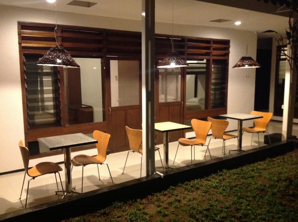 Krowi Inn Surabaya Exterior foto