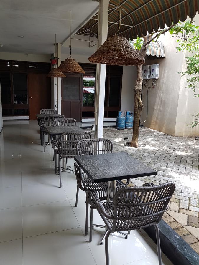Krowi Inn Surabaya Exterior foto