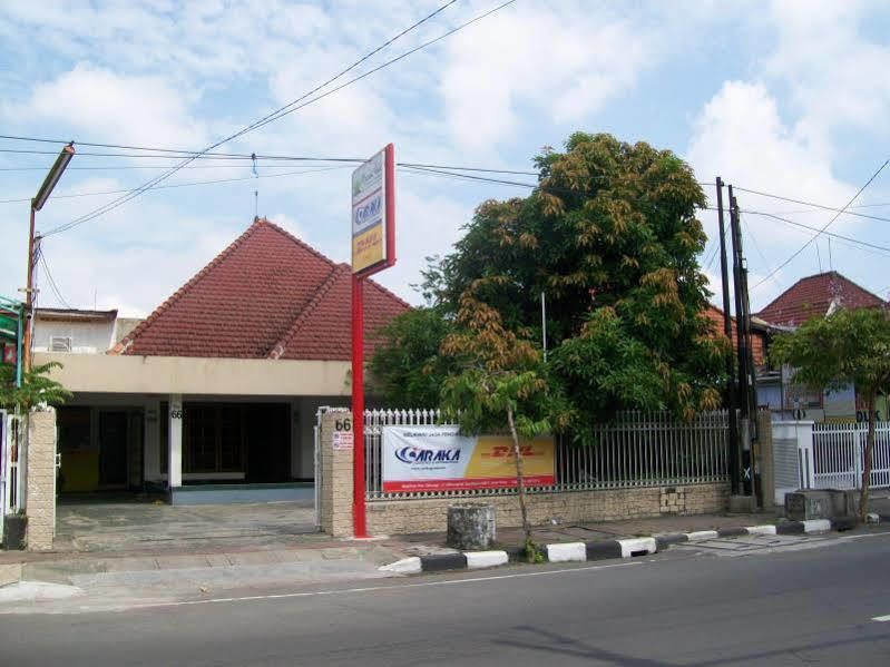 Krowi Inn Surabaya Exterior foto